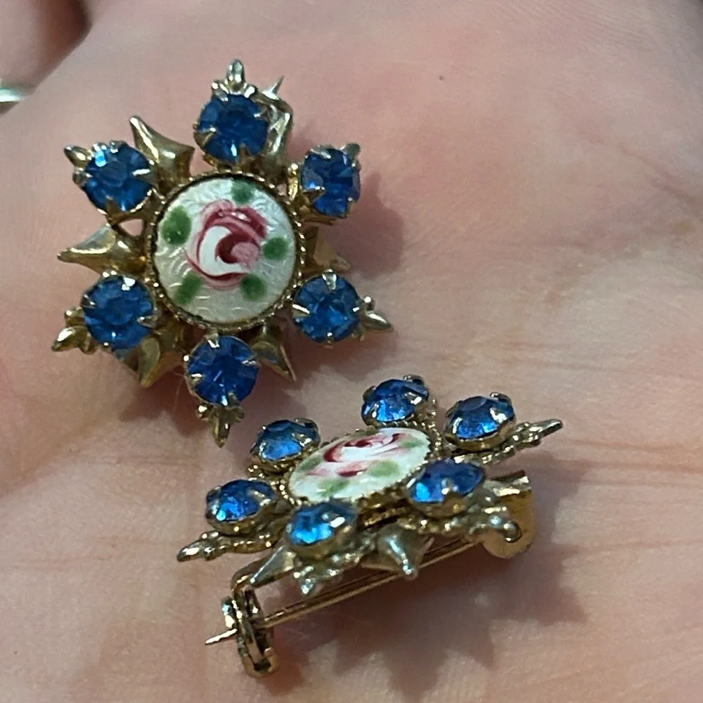 Vintage 1950's‎ Guilloche Pink Rose Brooch Blue Rhinestones Set of 2 - Picture 2 of 7